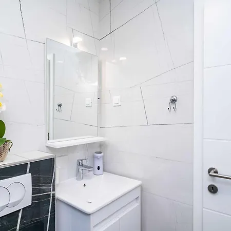 & Papa - Premium Double Or Twin With Balcony And Partial Sea View Soba 2 Mlini